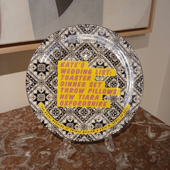 Unofficial Royal-Wedding Plates KK Outlet: Kate's Wedding List - Picture 1 of 5